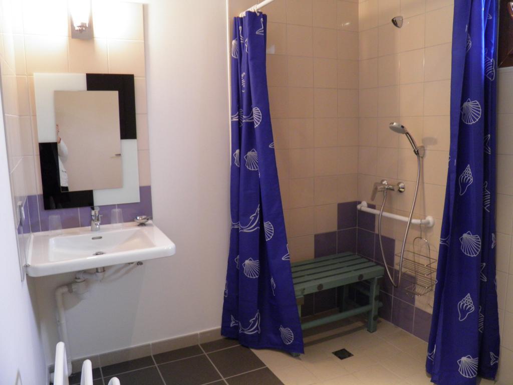 Auberge des Pyrénées Sainte-Marie-de-Campan Habitación foto