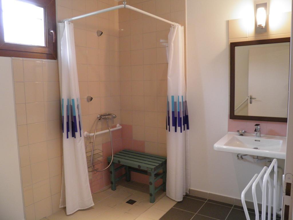 Auberge des Pyrénées Sainte-Marie-de-Campan Habitación foto