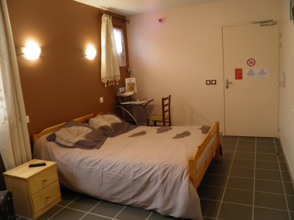 Auberge des Pyrénées Sainte-Marie-de-Campan Habitación foto