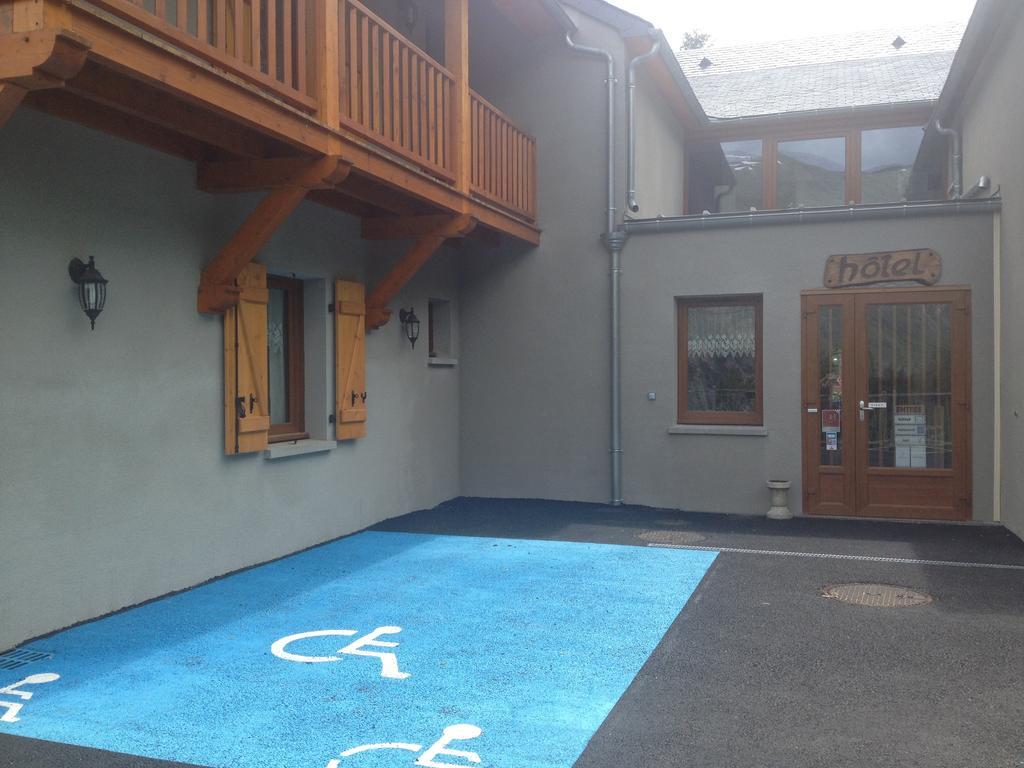 Auberge des Pyrénées Sainte-Marie-de-Campan Habitación foto