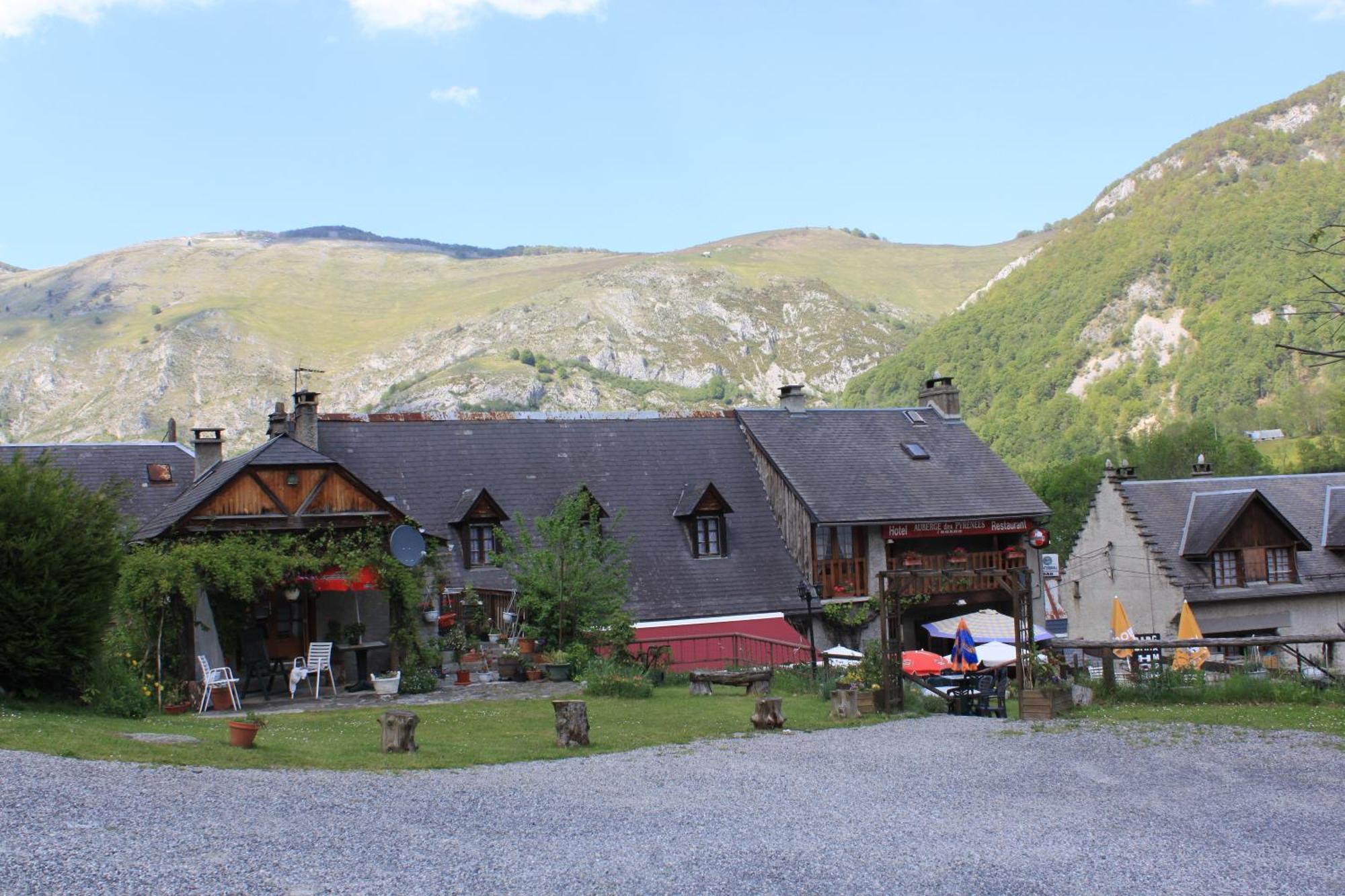 Auberge des Pyrénées Sainte-Marie-de-Campan Exterior foto