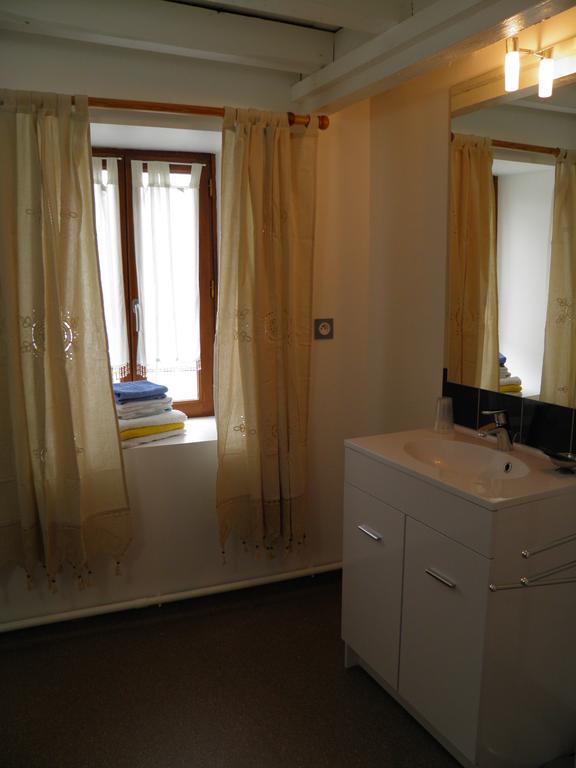Auberge des Pyrénées Sainte-Marie-de-Campan Habitación foto