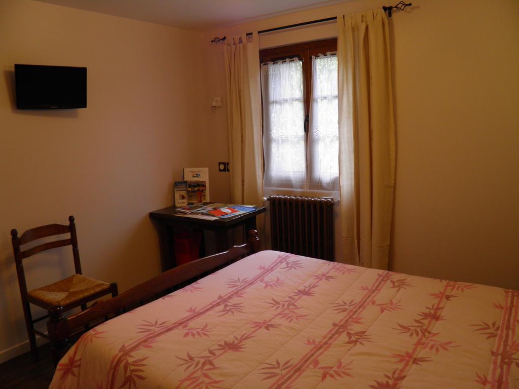 Auberge des Pyrénées Sainte-Marie-de-Campan Habitación foto