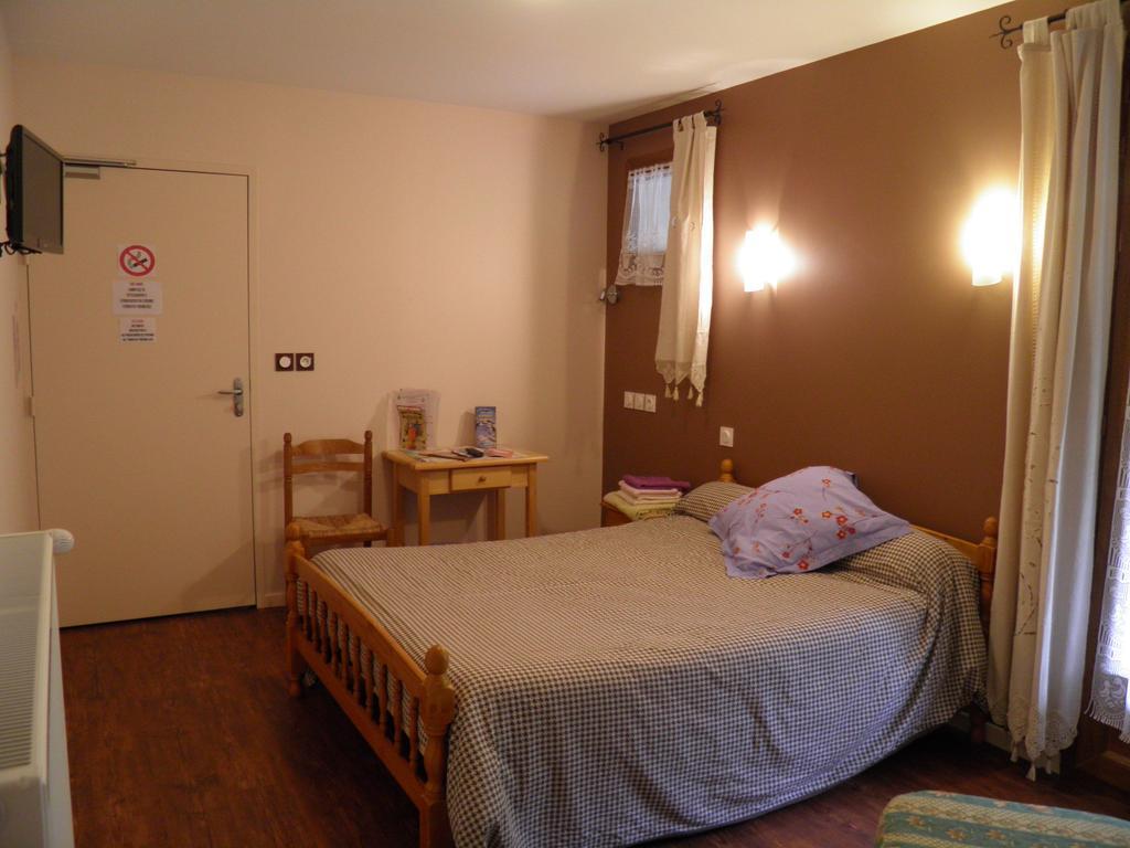Auberge des Pyrénées Sainte-Marie-de-Campan Habitación foto