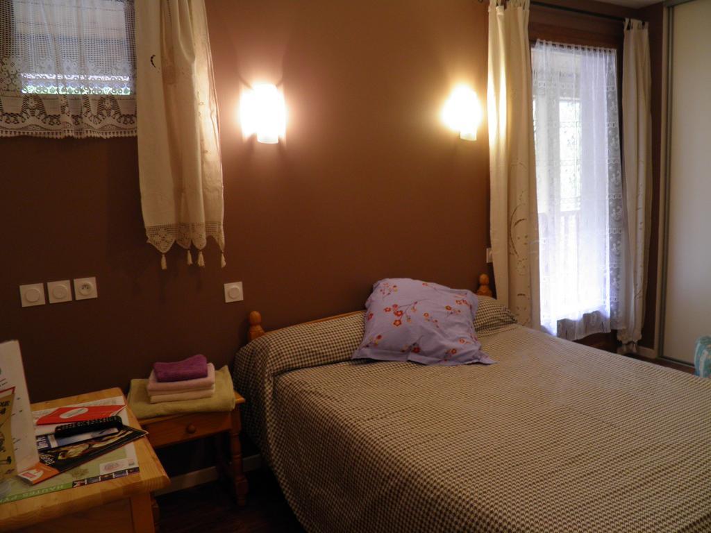 Auberge des Pyrénées Sainte-Marie-de-Campan Habitación foto