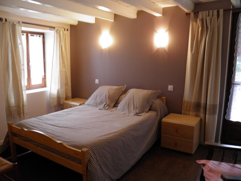 Auberge des Pyrénées Sainte-Marie-de-Campan Habitación foto